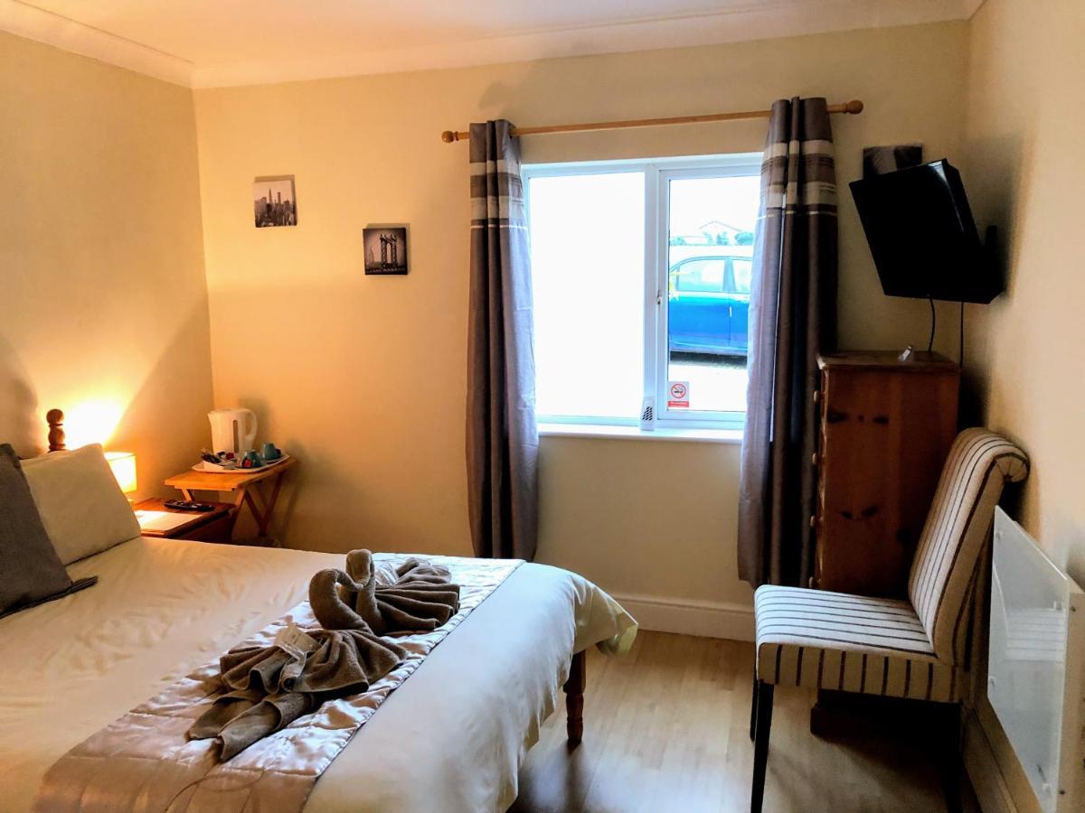 Hogwarts Bed And Continental Breakfast Villa Sheerness Exterior photo