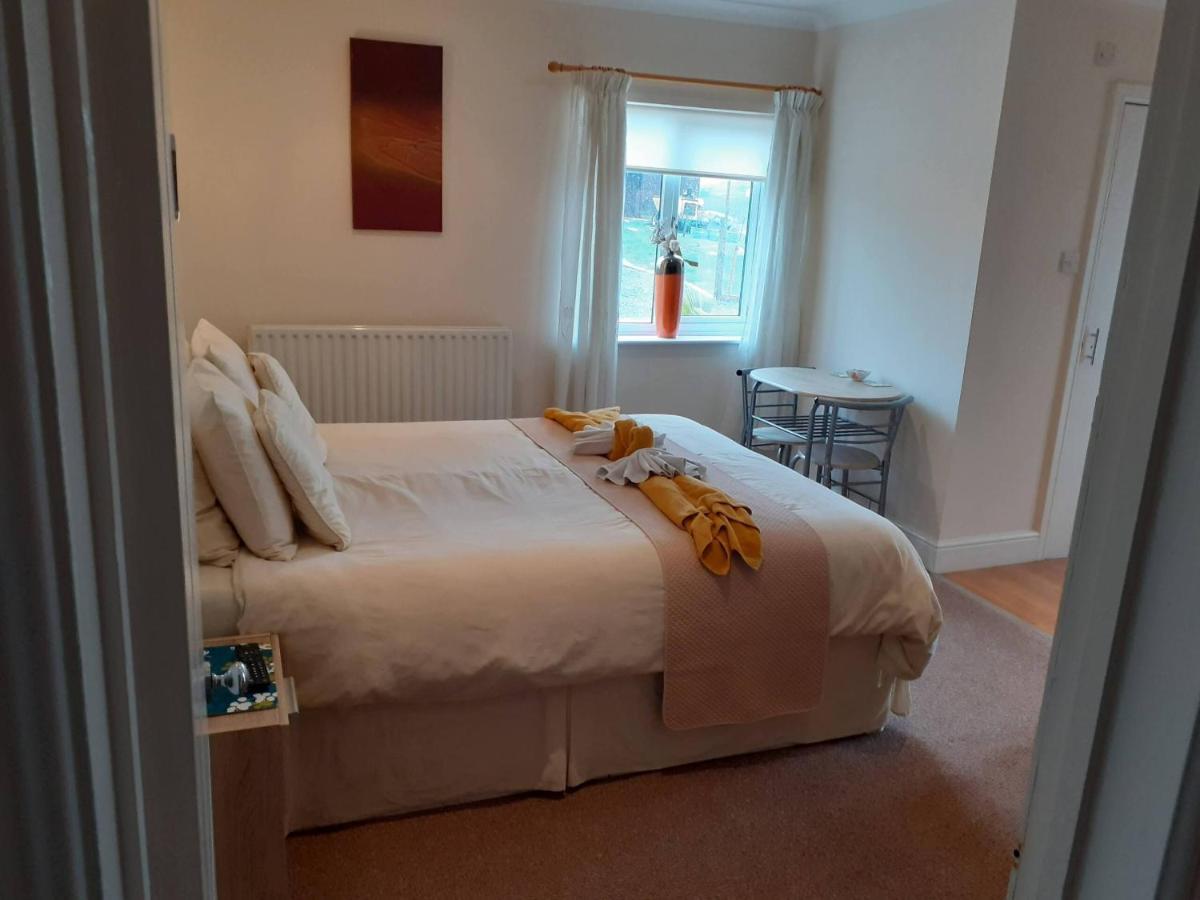 Hogwarts Bed And Continental Breakfast Villa Sheerness Room photo